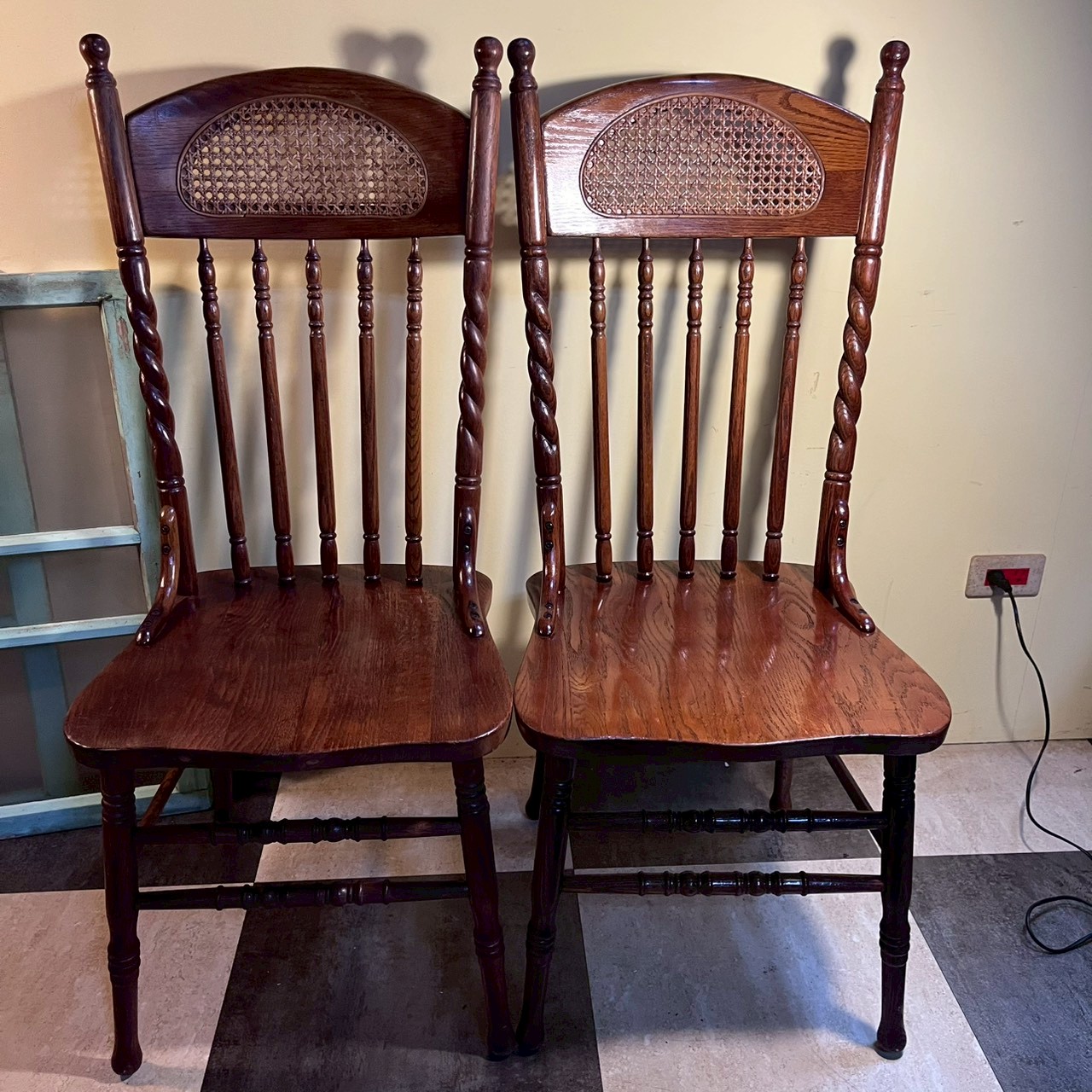 Early Taiwan Windsor chairs with rattan insert into back. C. 1940s – 60s 台灣早期藤背溫莎椅-約1940–1960年代